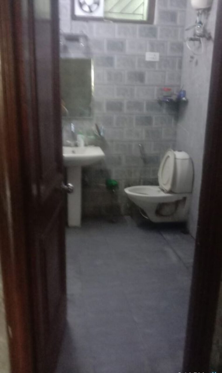 Bathroom, kavi nagar 3 Bedroom 1250 Sq.Ft. Builder Floor In Kavi Nagar Ghaziabad 10011003