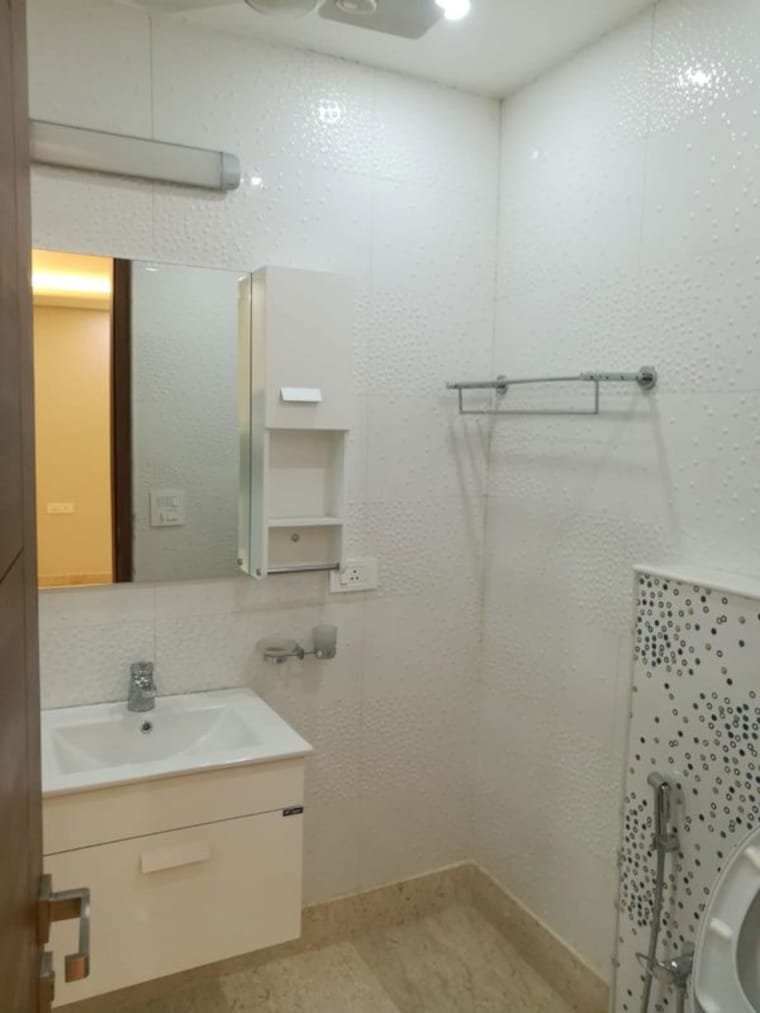 Bathroom, hauz khas 2 Bedroom 500 Sq.Yd. Builder Floor In Hauz Khas Delhi 10011009