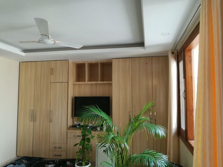 Balcony, hauz khas 2 Bedroom 500 Sq.Yd. Builder Floor In Hauz Khas Delhi 10011009
