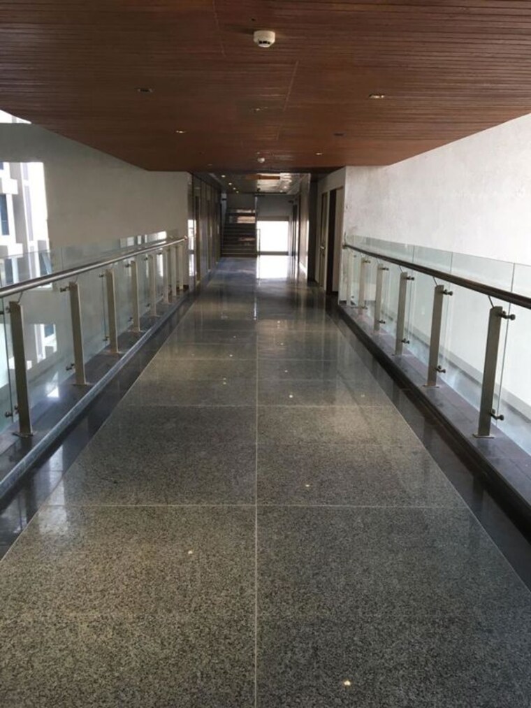 Balcony, science city Commercial Office Space 700 Sq.Ft. In Science City Ahmedabad 10011030