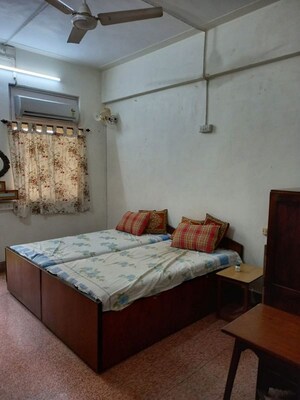 Bedroom in 1 BHK Apartment at Bandra West – for Rent