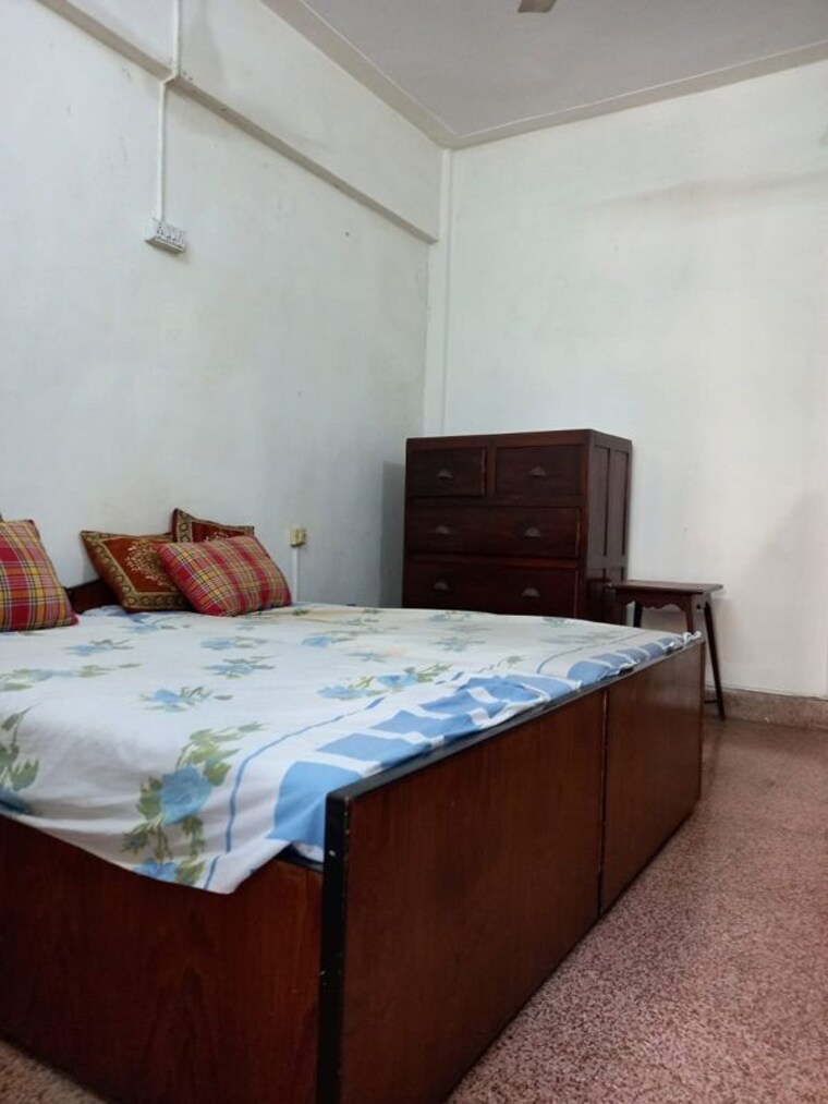 Bedroom, bandra west 1 Bedroom 500 Sq.Ft. Apartment In Bandra West Mumbai 10011033