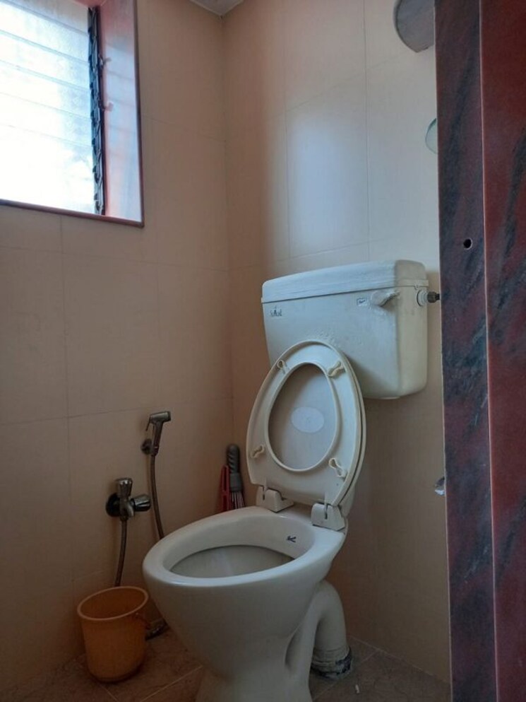 Attached Bathroom, bandra west 1 Bedroom 500 Sq.Ft. Apartment In Bandra West Mumbai 10011033