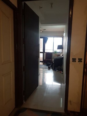 Building Lobby in 3.5 BHK Apartment at RG Luxury Homes, Sector 16b Greater Noida – for Rent