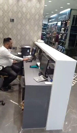 Team Area in  Showroom at Golpark – for Rent