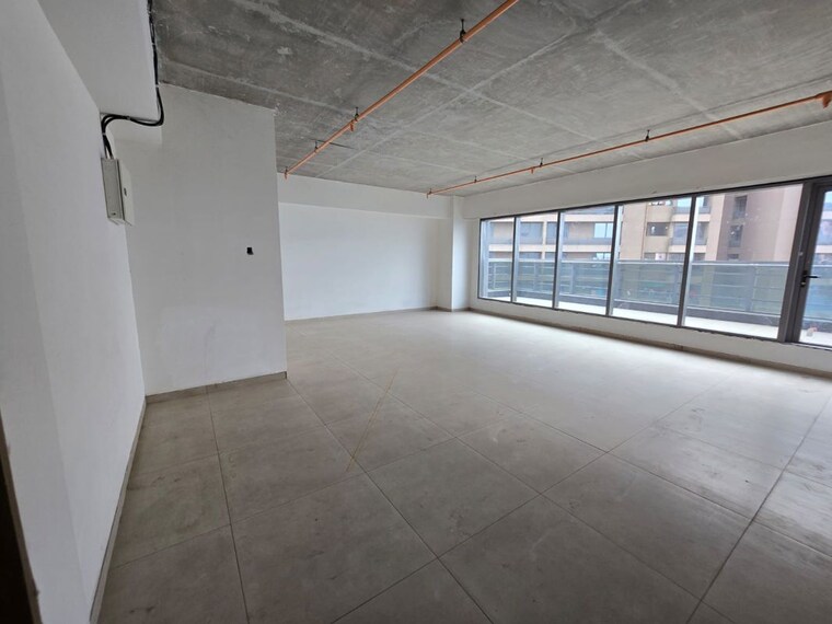 Room, sola Commercial Office Space 1050 Sq.Ft. In Sola Ahmedabad 10011078