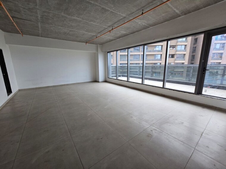 Room, sola Commercial Office Space 1050 Sq.Ft. In Sola Ahmedabad 10011078