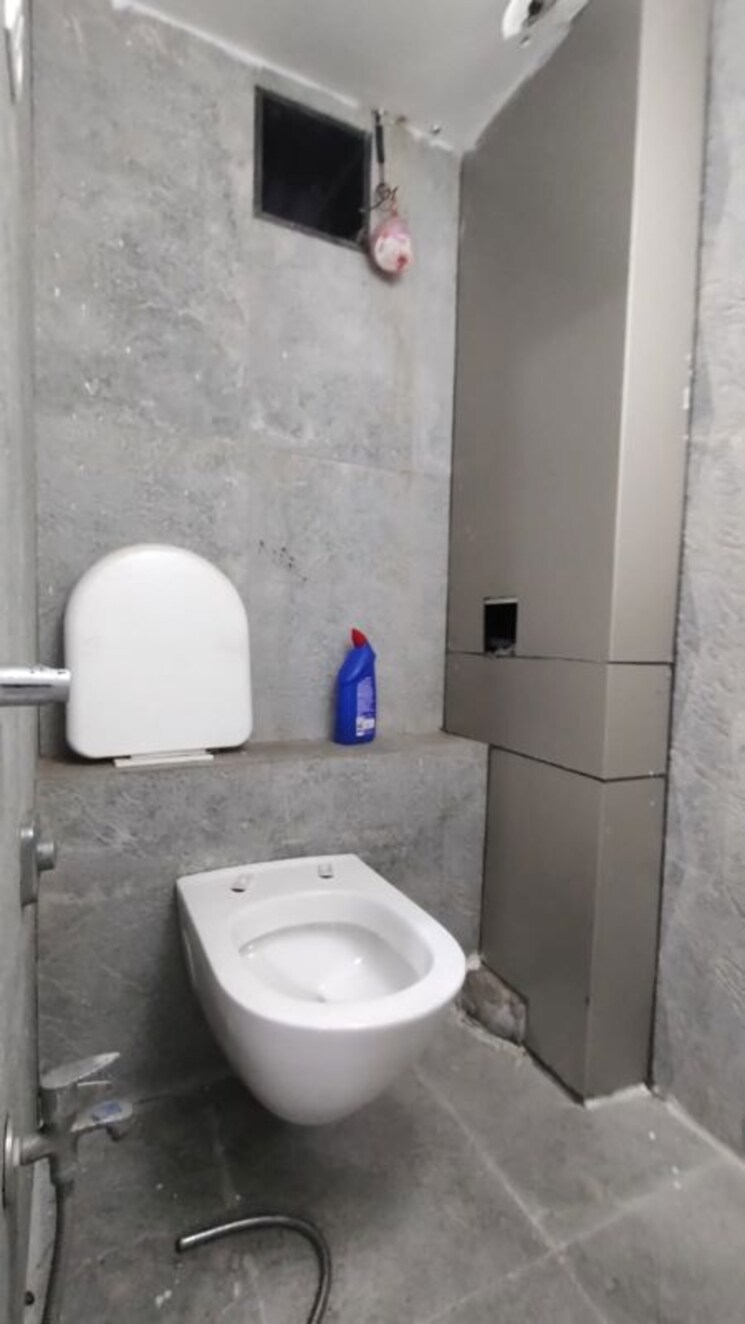 Bathroom, sanpada Commercial Office Space 2000 Sq.Ft. In Sanpada Navi Mumbai 10011118