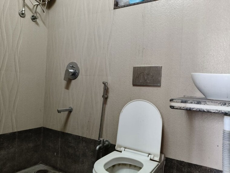 Bathroom, cosmos-regency-kavesar 3 Bedroom 1000 Sq.Ft. Apartment In Kavesar Thane 10011130