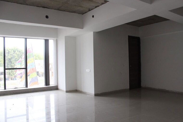 Room, science city Commercial Office Space 800 Sq.Ft. In Science City Ahmedabad 10011134