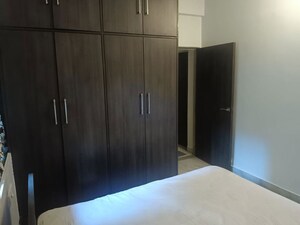 Room in 2 BHK Apartment at Bangur Nagar – for Rent