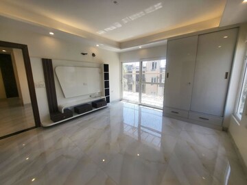 Room in 3 BHK Builder Floor at Sector 57 – for Rent