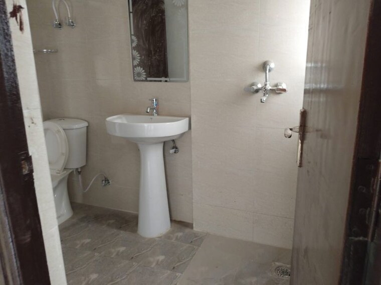 Bathroom, amrapali-dream-valley 2 Bedroom 1115 Sq.Ft. Apartment In Tech Zone 4 Greater Noida Greater Noida 10011174