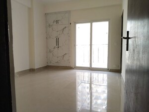 Room in 2 BHK Apartment at Amrapali Dream Valley, Tech Zone 4 Greater Noida – for Sale