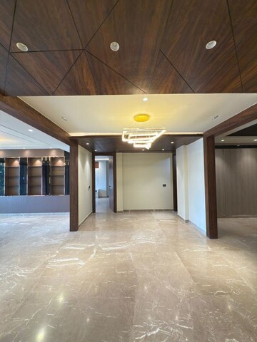 Room in 4 BHK Builder Floor at Dlf Phase I – for Sale