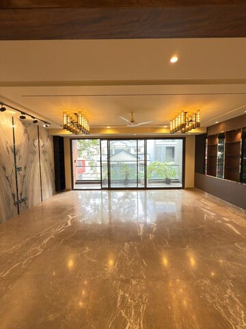 Room in 4 BHK Builder Floor at Dlf Phase I – for Sale