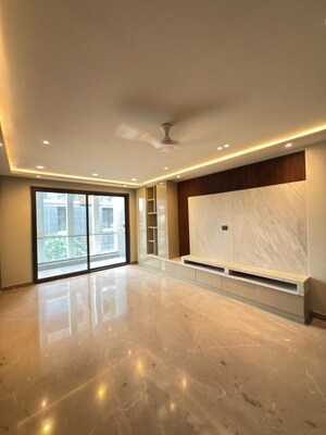 Room in 4 BHK Builder Floor at Dlf Phase I – for Sale
