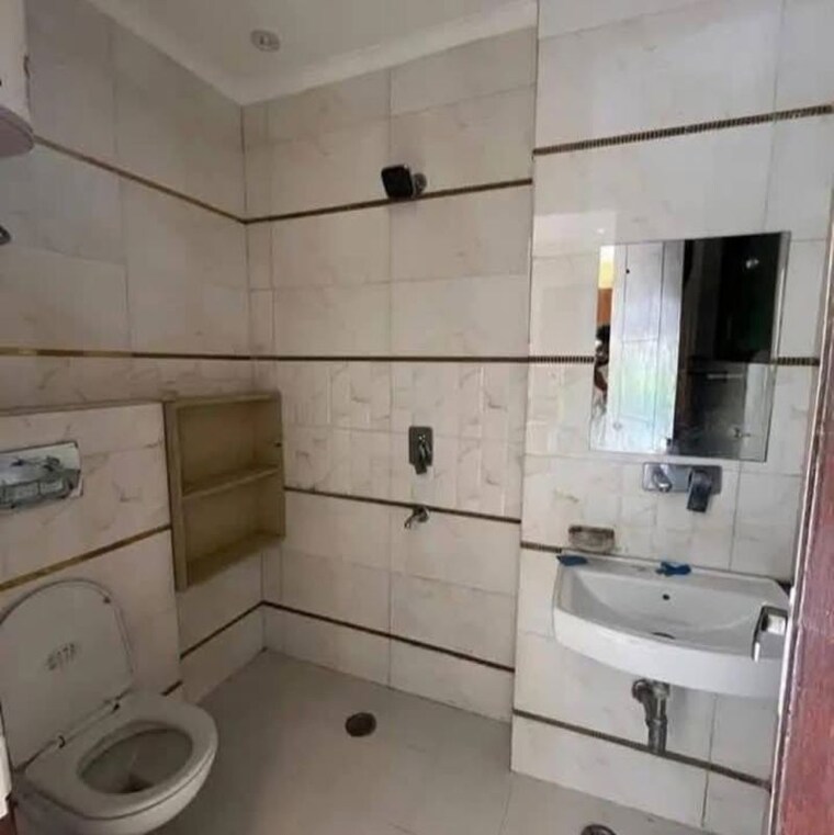 Bathroom, chattarpur 3 Bedroom 1130 Sq.Ft. Builder Floor In Chattarpur Delhi 10011191