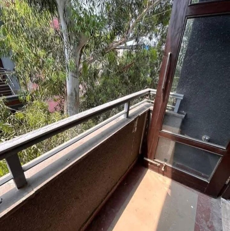 Balcony, chattarpur 3 Bedroom 1130 Sq.Ft. Builder Floor In Chattarpur Delhi 10011191