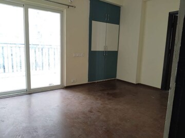 Room in 2 BHK Apartment at Amrapali Dream Valley, Tech Zone 4 Greater Noida – for Sale