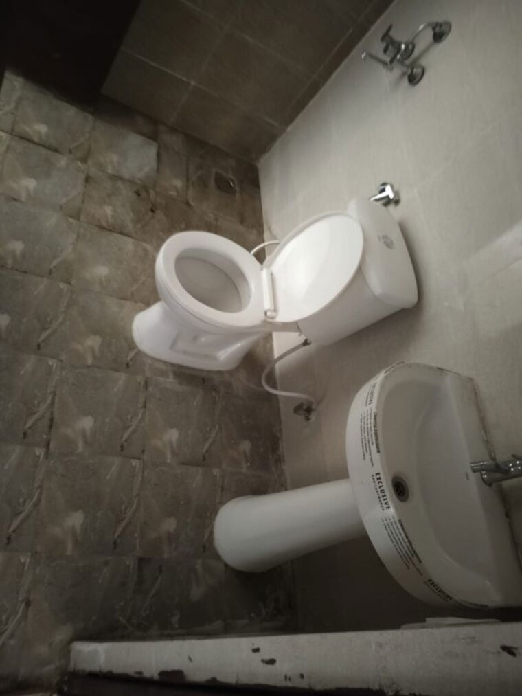 Bathroom, amrapali-dream-valley 2 Bedroom 1215 Sq.Ft. Apartment In Tech Zone 4 Greater Noida Greater Noida 10011198