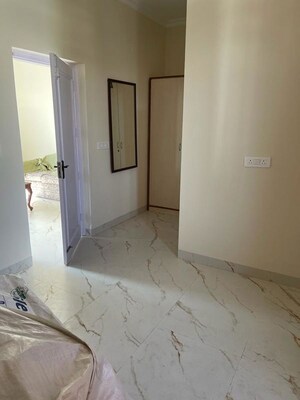 Room in 3 BHK Builder Floor at Sector 10 – for Rent