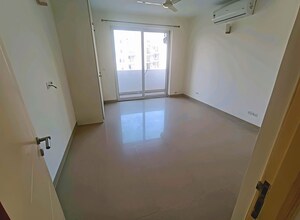 Room in 3 BHK Apartment at Emaar Emerald Floors Premier, Sector 65 – for Rent