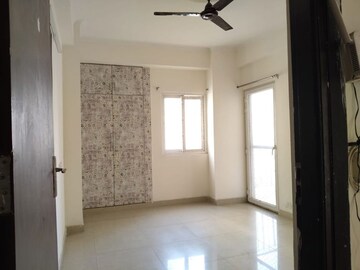 Room in 2 BHK Apartment at Amrapali Dream Valley, Tech Zone 4 Greater Noida – for Sale