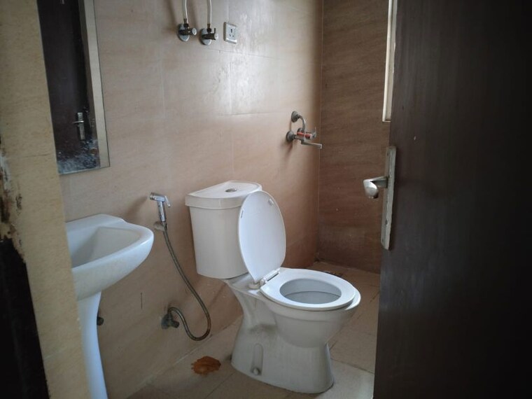 Bathroom, amrapali-dream-valley 2 Bedroom 1215 Sq.Ft. Apartment In Tech Zone 4 Greater Noida Greater Noida 10011209