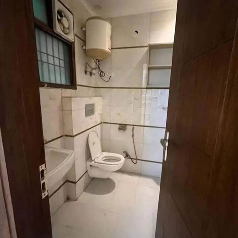 Bathroom, chattarpur 3 Bedroom 1150 Sq.Ft. Builder Floor In Chattarpur Delhi 10011218