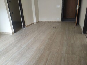 Room in 3 BHK Apartment at Amrapali Dream Valley, Tech Zone 4 Greater Noida – for Sale