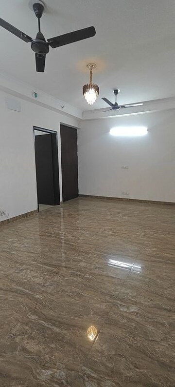 Room in 3 BHK Apartment at Amrapali Crystal Homes, Sector 76 – for Rent