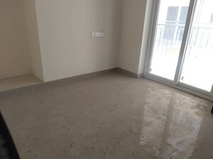 Room in 3 BHK Apartment at Amrapali Dream Valley, Tech Zone 4 Greater Noida – for Sale