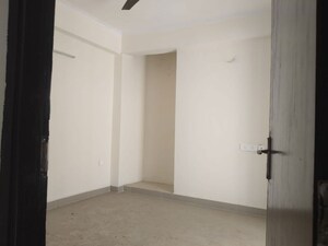 Room in 3 BHK Apartment at Amrapali Dream Valley, Tech Zone 4 Greater Noida – for Sale