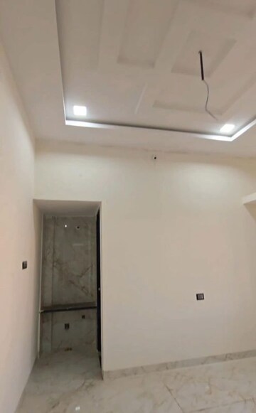 Room in 3 BHK Independent House at Mangaliya Sadak – for Sale