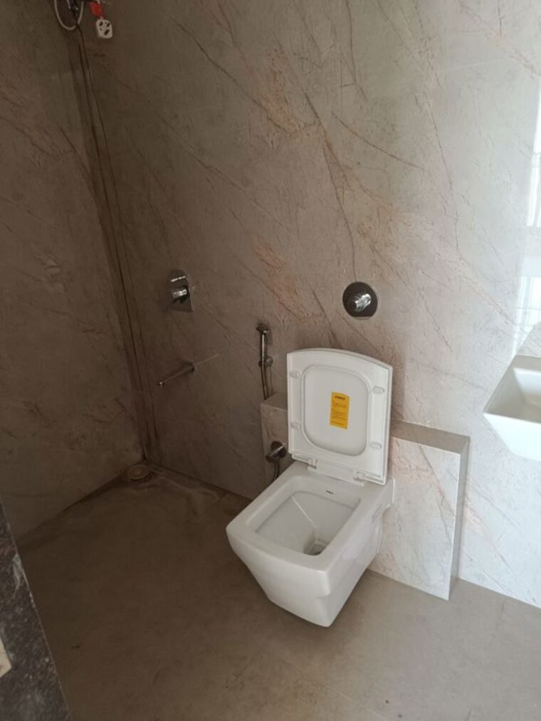 Bathroom, oxford-navrang-crystal 2 Bedroom 700 Sq.Ft. Apartment In Goregaon West Mumbai 10011287