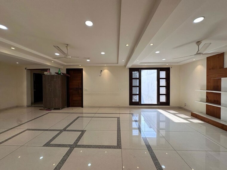 undefined, sector 8 6 Bedroom 3000 Sq.Ft. Builder Floor In Sector 8 Chandigarh 10011289