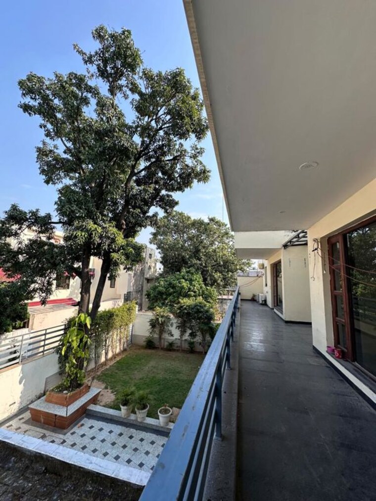 Balcony, sector 8 6 Bedroom 3000 Sq.Ft. Builder Floor In Sector 8 Chandigarh 10011289