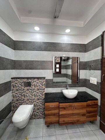 Master Bedroom in 6 BHK Builder Floor at Sector 8 – for Rent