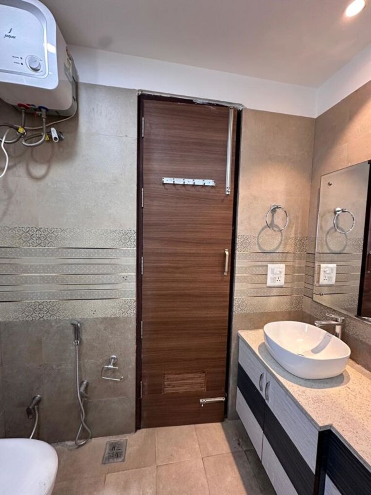 Bathroom, sector 8 6 Bedroom 3000 Sq.Ft. Builder Floor In Sector 8 Chandigarh 10011289
