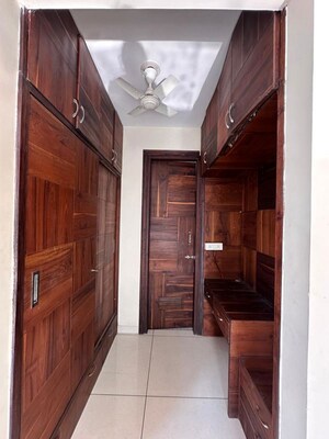 Furnished Amenities in 6 BHK Builder Floor at Sector 8 – for Rent