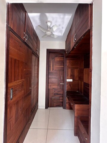 Furnished Amenities in 6 BHK Builder Floor at Sector 8 – for Rent