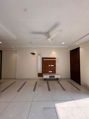 Building Lobby in 6 BHK Builder Floor at Sector 8 – for Rent