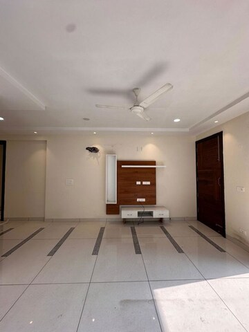 Building Lobby in 6 BHK Builder Floor at Sector 8 – for Rent