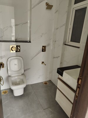 Bathroom in 3.5 BHK Apartment at Smart World Orchard, Sector 61 – for Sale
