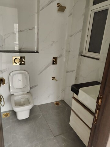 Bathroom in 3.5 BHK Apartment at Smart World Orchard, Sector 61 – for Sale