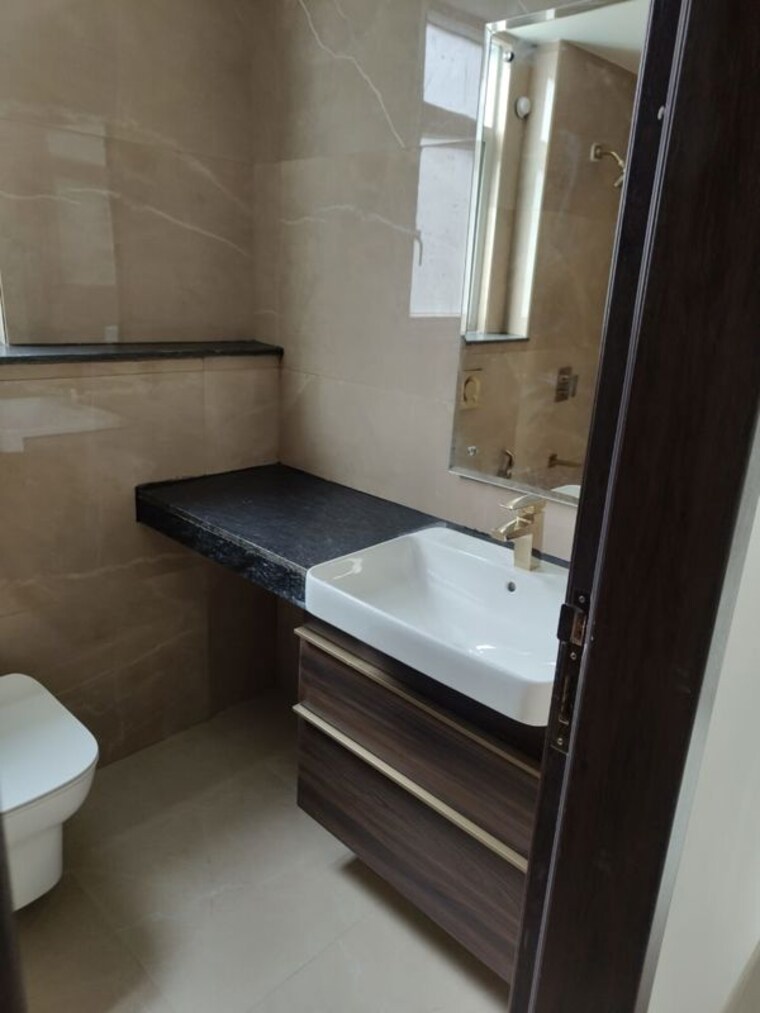 Bathroom, smart-world-orchard 3.5 Bedroom 1717 Sq.Ft. Apartment In Sector 61 Gurgaon 10011293