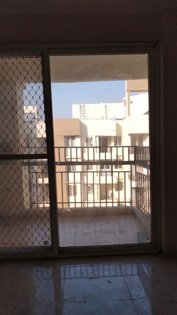 Room in 3 BHK Apartment at Amrapali Dream Valley, Tech Zone 4 Greater Noida – for Sale