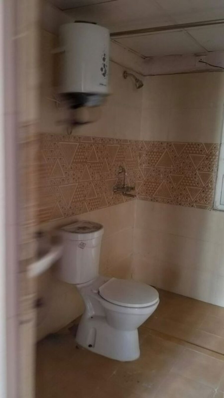 Bathroom, amrapali-dream-valley 3 Bedroom 1715 Sq.Ft. Apartment In Tech Zone 4 Greater Noida Greater Noida 10011307