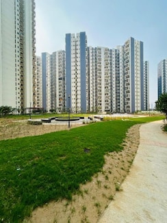 3 BHK + Servant Room Apartment For Sale in Amrapali Dream Valley
